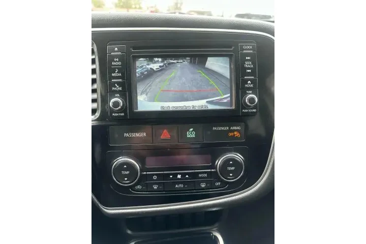 $13995 : 2017 OUTLANDER image 3