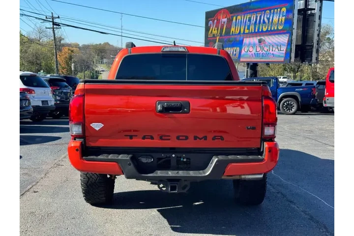 $29455 : 2018 Tacoma TRD Off-Road image 10
