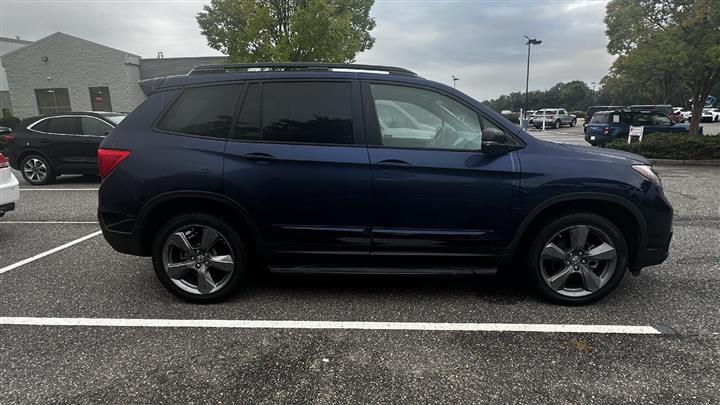 $20900 : PRE-OWNED 2019 HONDA PASSPORT image 3