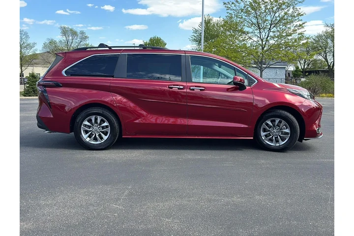 $43299 : Gold Certified 2023 Sienna XLE image 10