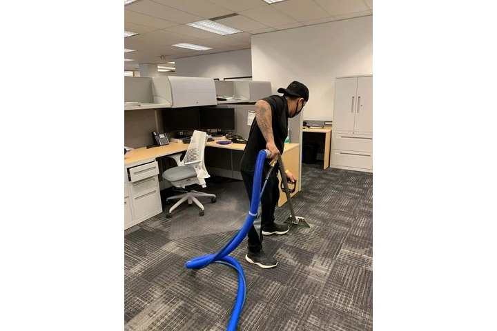 LA COMMERCIAL CLEANING image 3