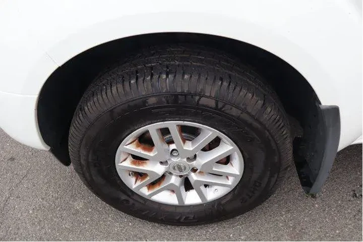 $13321 : Nissan Frontier 2016 4x4 SV image 9