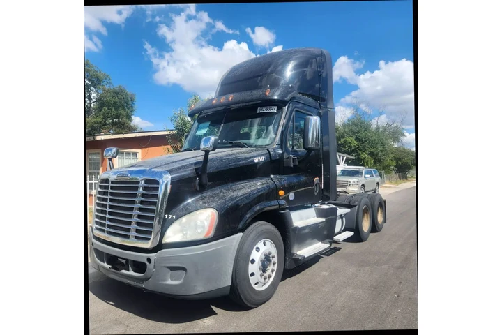 $10995 : 2014 FREIGHTLINER CASCADIA201 image 4