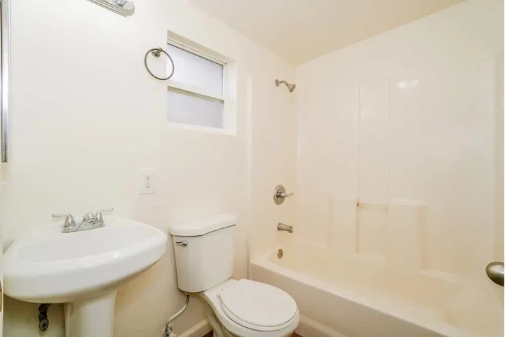 $2189 : Suitable Abode image 7