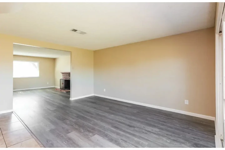 $2145 : 2 Bed 2 Bath In Los Angeles image 2