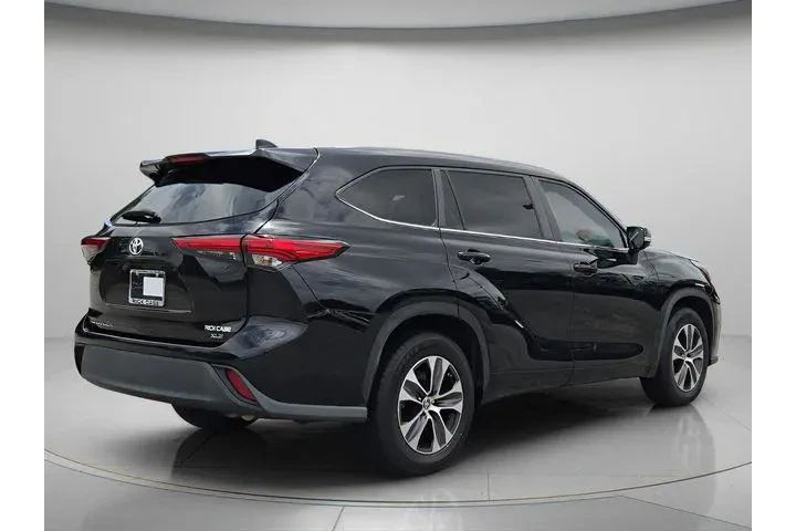 $37591 : Toyota Highlander 2023 XLE 4 image 6