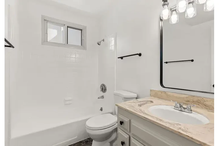 $2000 : Nice 👍 2Bedroom apartment image 6