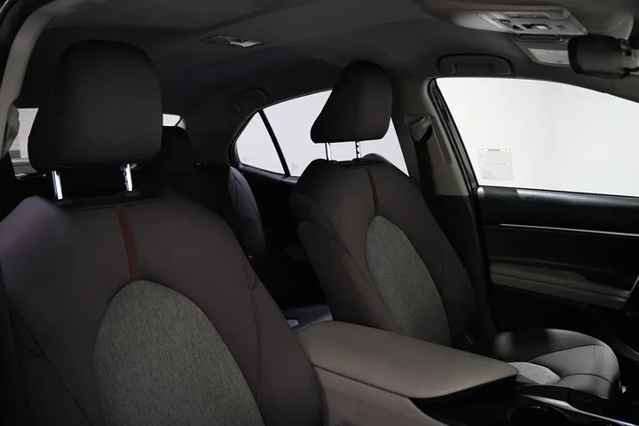 $13821 : 2019 Camry image 9