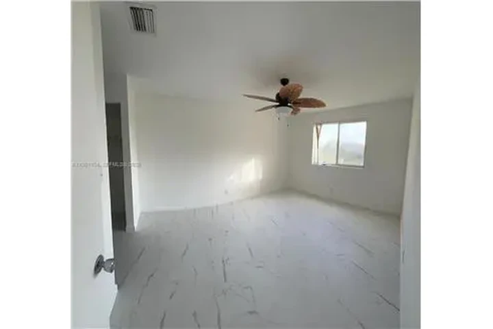 $2500 : Rental property with 3 bedro image 8