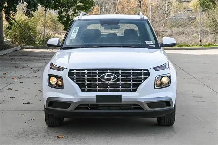 $25115 : Hyundai VENUE 2026 SEL 4dr C image 2