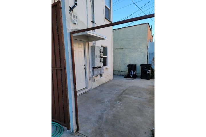 $1200 : Sencillo 1309 e. 43 rd $1200 image 3