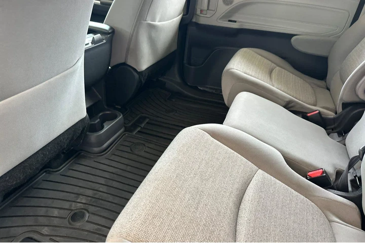 $35900 : Toyota Sienna 2023 LE 8-Pass image 8