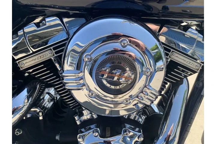 $11990 : 2007 Harley-Davidson Dyna CVO image 6