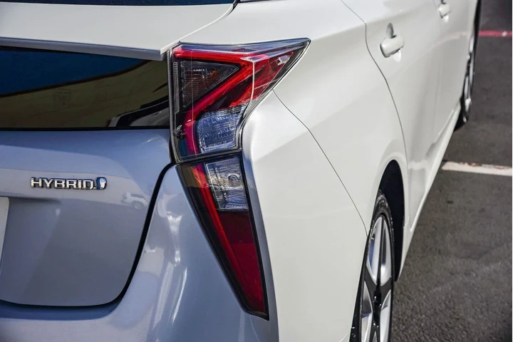 $14945 : Toyota Prius 2016 Four Touri image 8