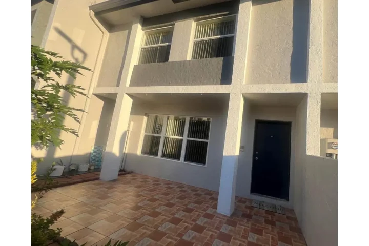 $830 : RENTO HABITACIÓN EN KENDALL image 2