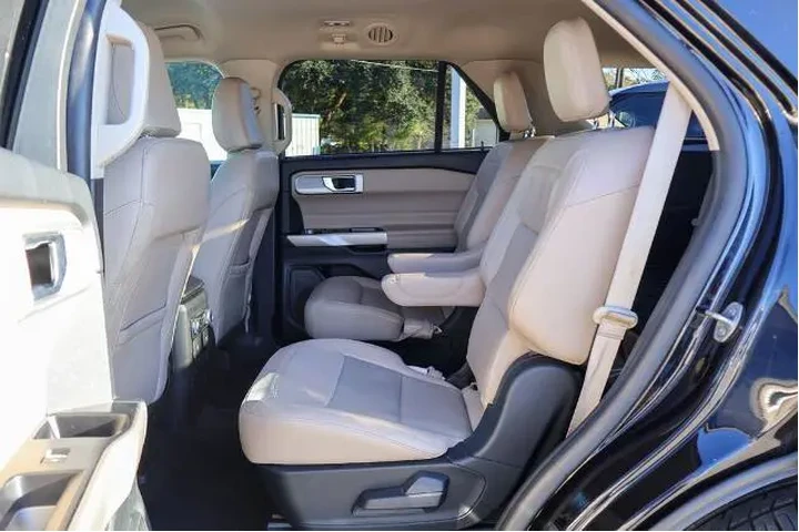$27639 : Ford Explorer 2023 Limited 4 image 9