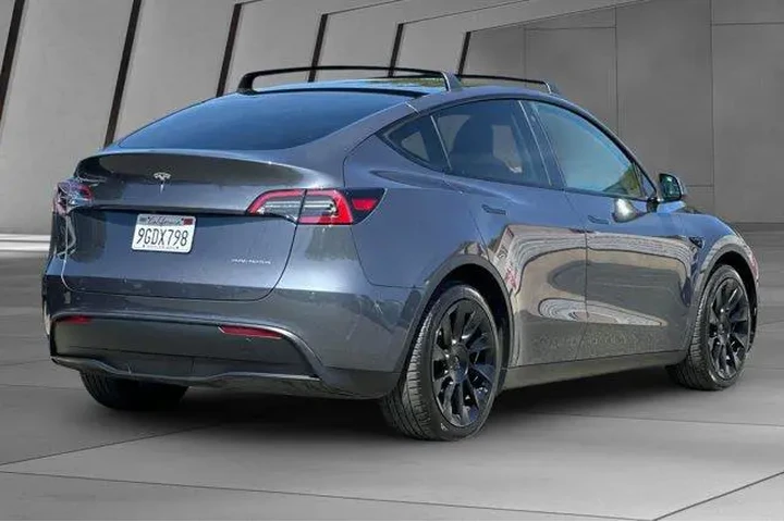 $30500 : Tesla Model Y 2023 AWD Long image 4