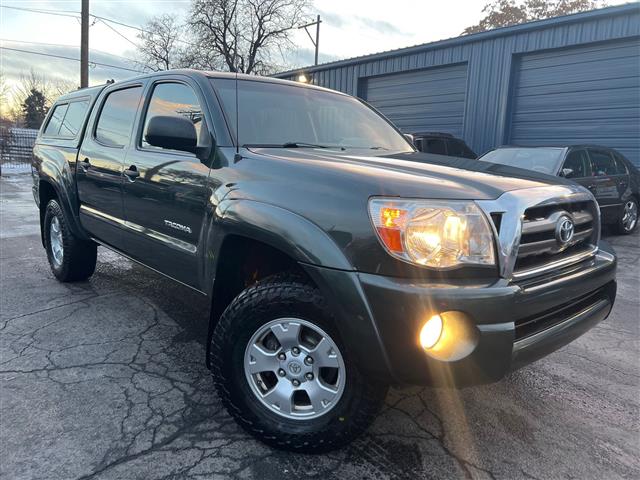 $17488 : 2009 Tacoma V6, IN GREAT SHAP image 1