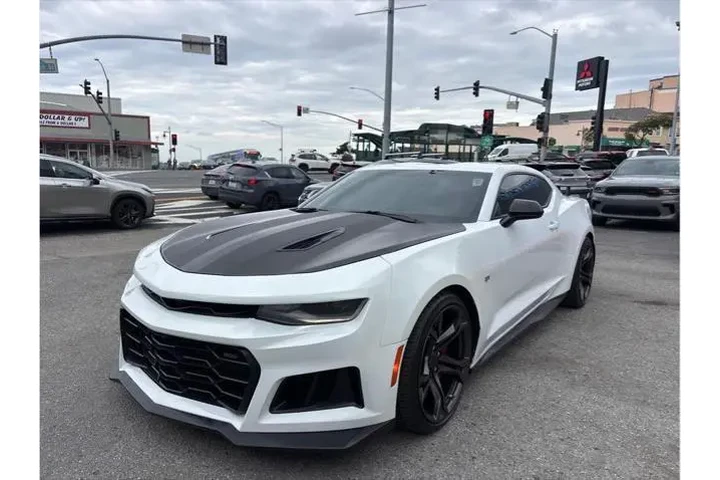 $39890 : Chevrolet Camaro 2017 SS 2dr image 2
