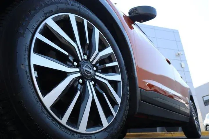 $17768 : Nissan Kicks 2023 SV 4dr Cro image 9