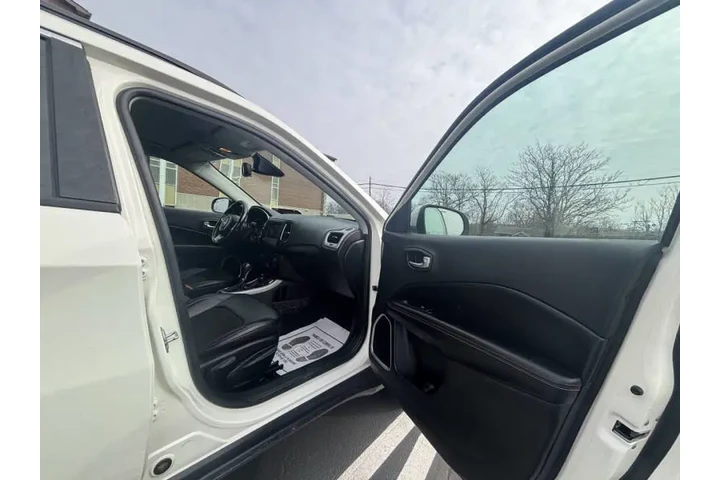 $8999 : 2020 Compass Latitude image 8