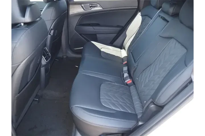 $31588 : Kia Sportage Plug-In Hybrid image 8