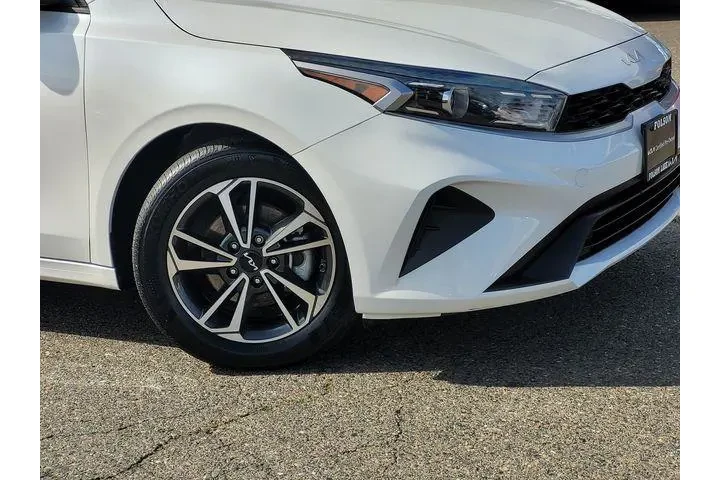 $17936 : Kia Forte 2024 LX 4dr Sedan image 6