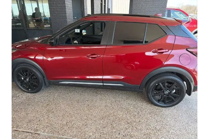 $17982 : Nissan Kicks 2024 SR 4dr Cro image 1