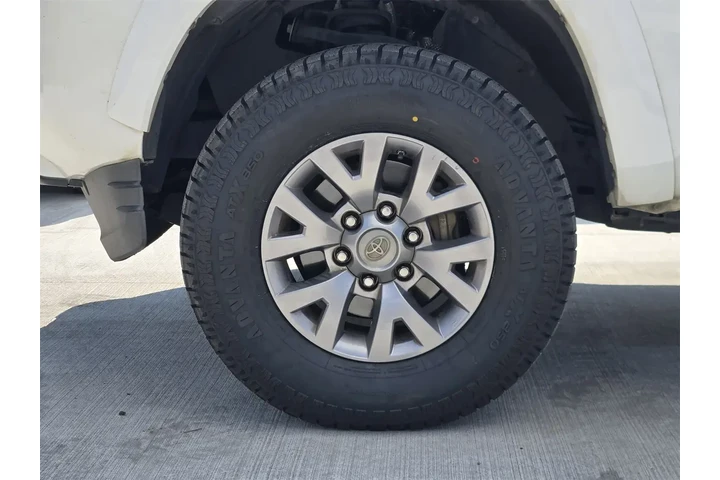 $24996 : Toyota Tacoma 2017 4x4 TRD P image 7