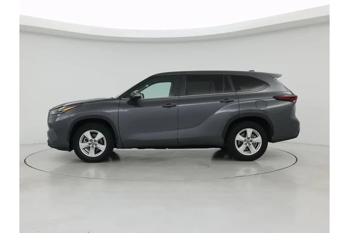 $30998 : Toyota Highlander 2024 LE 4d image 3