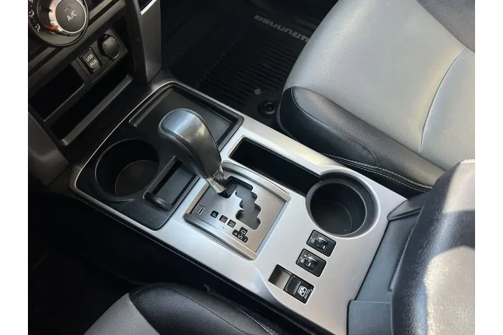 $23387 : Toyota 4Runner 2017 4x2 SR5 image 8