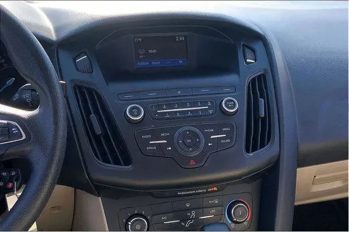 $8995 : Ford Focus 2018 SE 4dr Sedan image 6