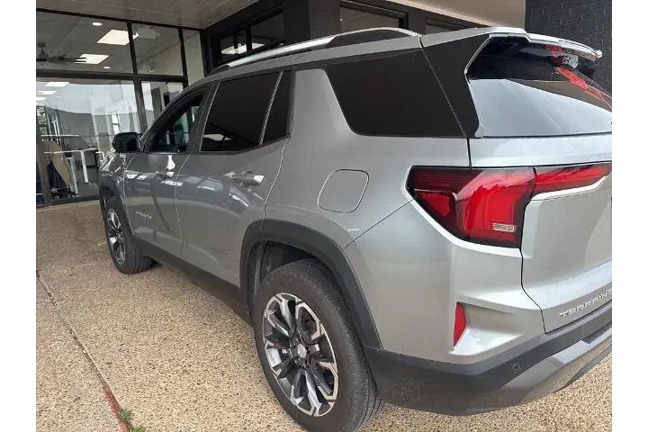 $27555 : GMC Terrain 2025 4x4 Elevati image 3