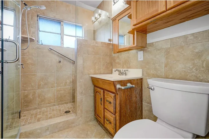 $1200 : Fontana - 3 Recamaras image 9