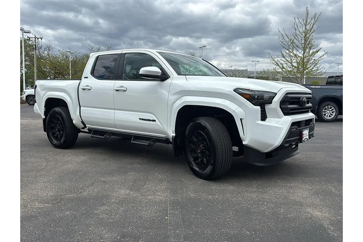 $43088 : Gold Certified 2025 TACOMA SR5 image 7