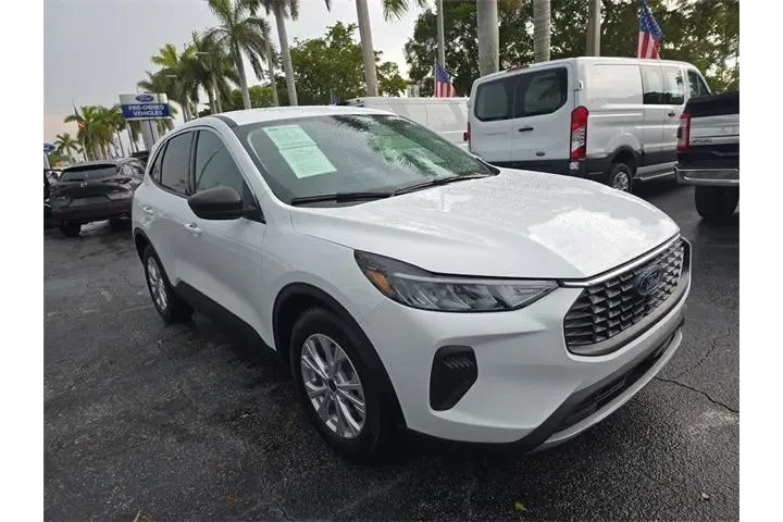 $22590 : Ford Escape 2023 Active 4dr image 2