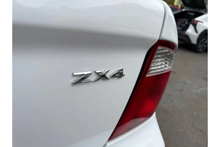 $4995 : 2005 Focus ZX4 S image 9