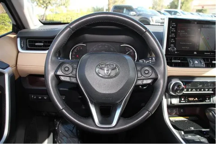 $23983 : Toyota RAV4 2020 Limited 4dr image 4
