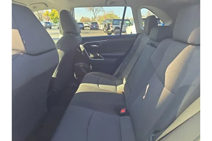 $29995 : Toyota RAV4 2021 AWD XLE 4dr image 8