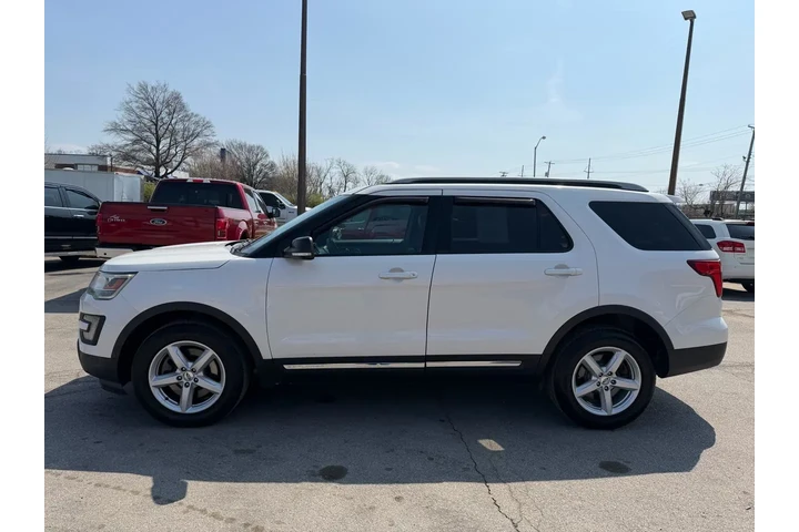 2016 Explorer XLT image 5