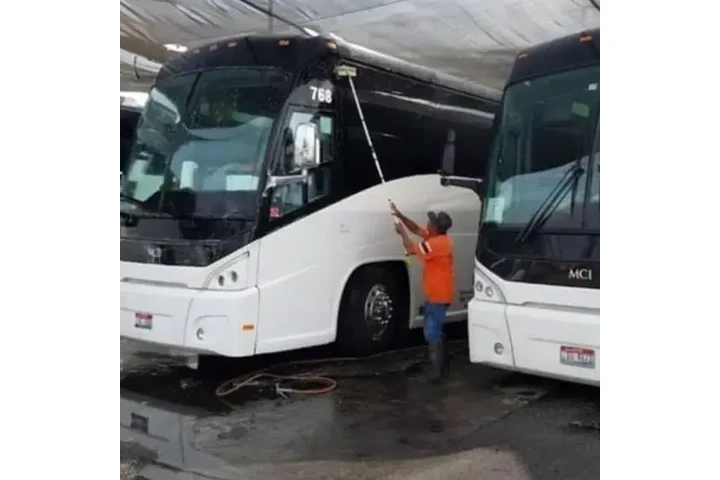 Limpieza de Buses image 1