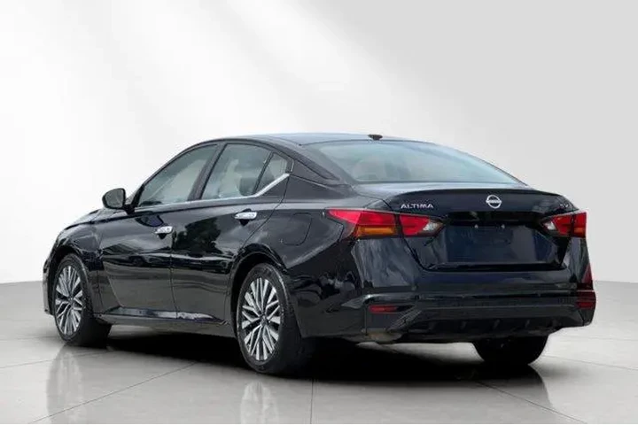 $18382 : Nissan Altima 2024 2.5 SV 4d image 6