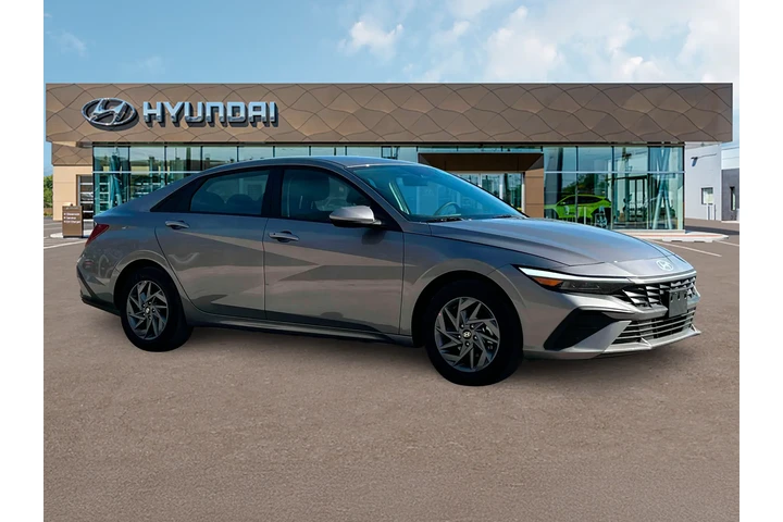 $18550 : Hyundai ELANTRA 2024 SEL 4dr image 10