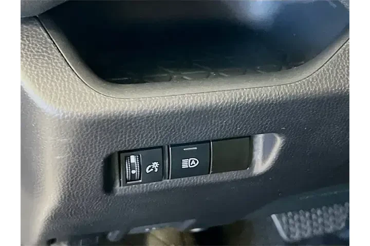 $25800 : Toyota RAV4 2024 XLE 4dr SUV image 10