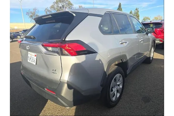 $27995 : Toyota RAV4 2024 AWD LE 4dr image 3