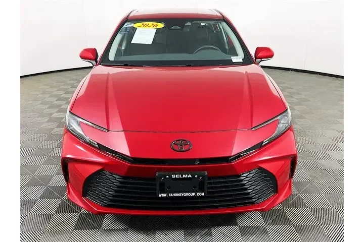 $31900 : Toyota Camry 2026 LE 4dr Sed image 2