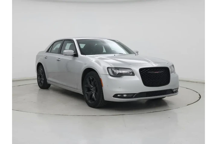 $24998 : Chrysler 300 2023 S V6 4dr S image 1