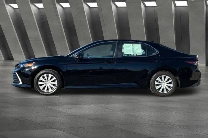 $25900 : Toyota Camry Hybrid 2022 LE image 10