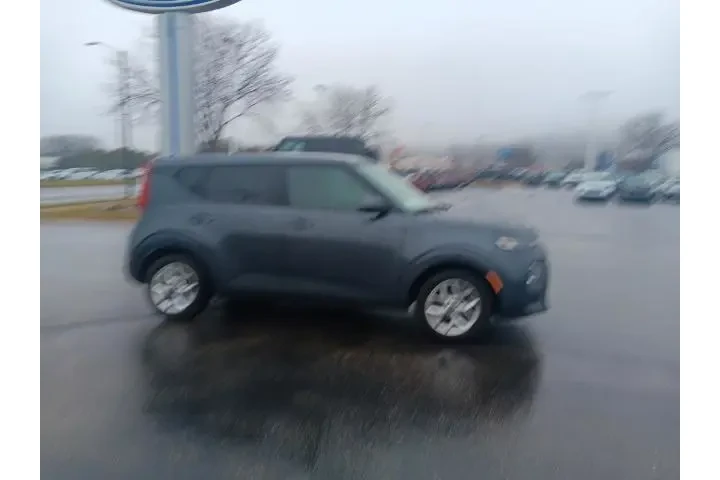 $13268 : Kia Soul 2022 LX 4dr Crossov image 4