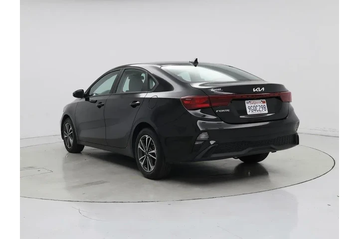 $18998 : Kia Forte 2023 LXS 4dr Sedan image 2